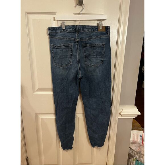 American Eagle Distressed Mom Jeans sz 16 Long Tall Inseam 32” EUC - Picture 5 of 9